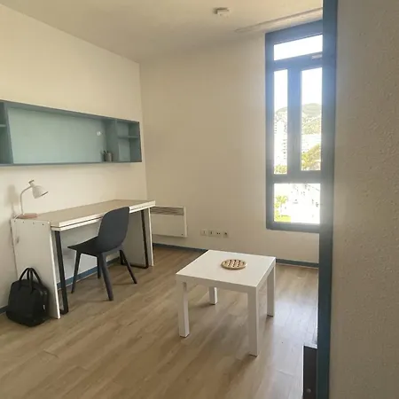 Comfortable 17 M In Apartment Toulon