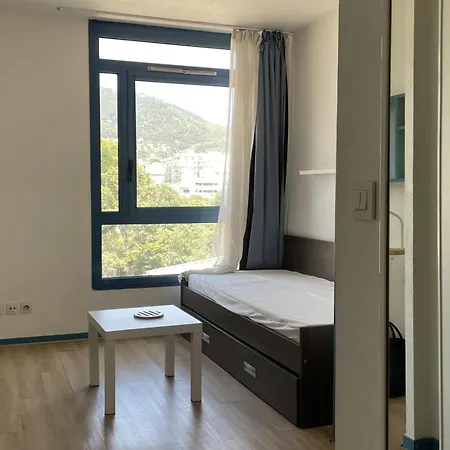 Comfortable 17 M In Toulon